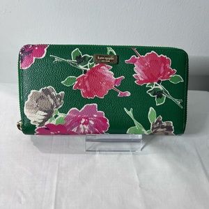 Kate Spade Zippy Wallet in Green and multi color flowers 💐 🌺🌸🌺